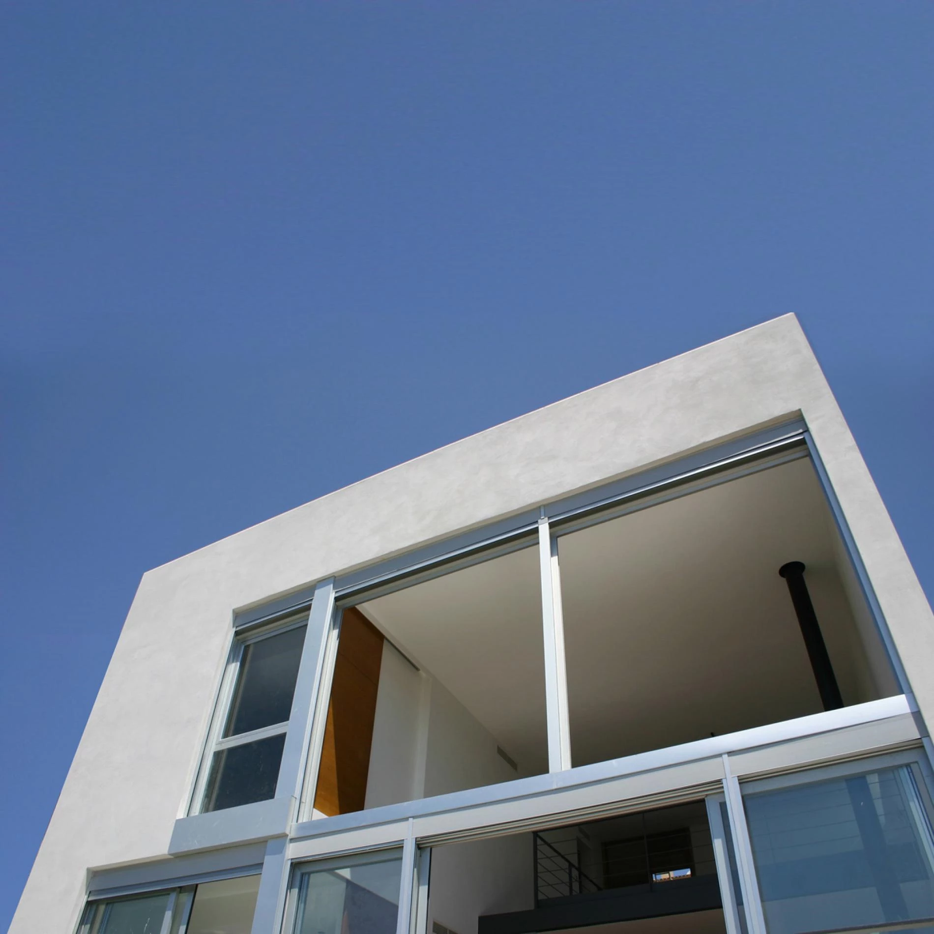 HOUSE IN ESTABLIMENTS