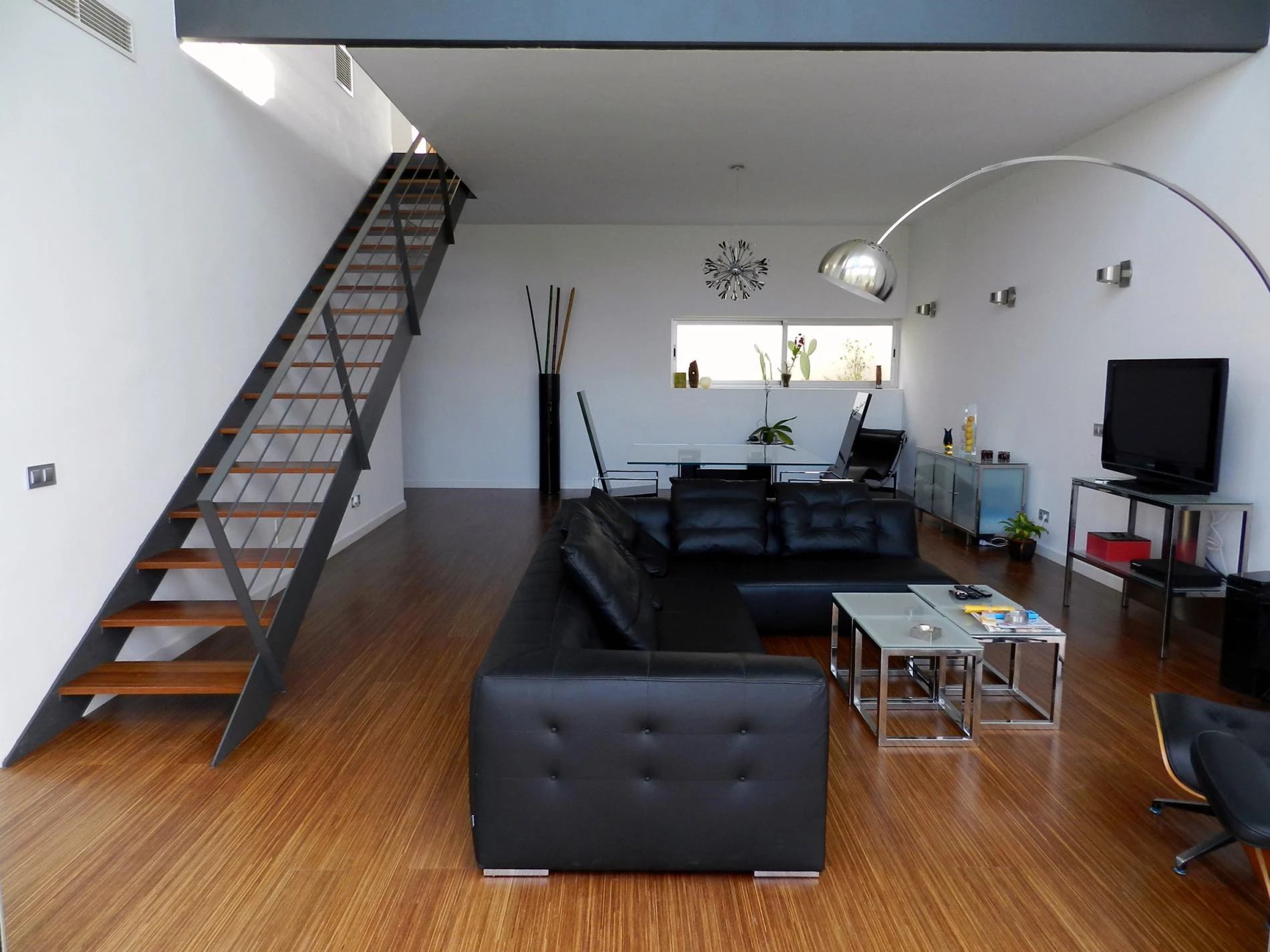 HOUSE IN ESTABLIMENTS