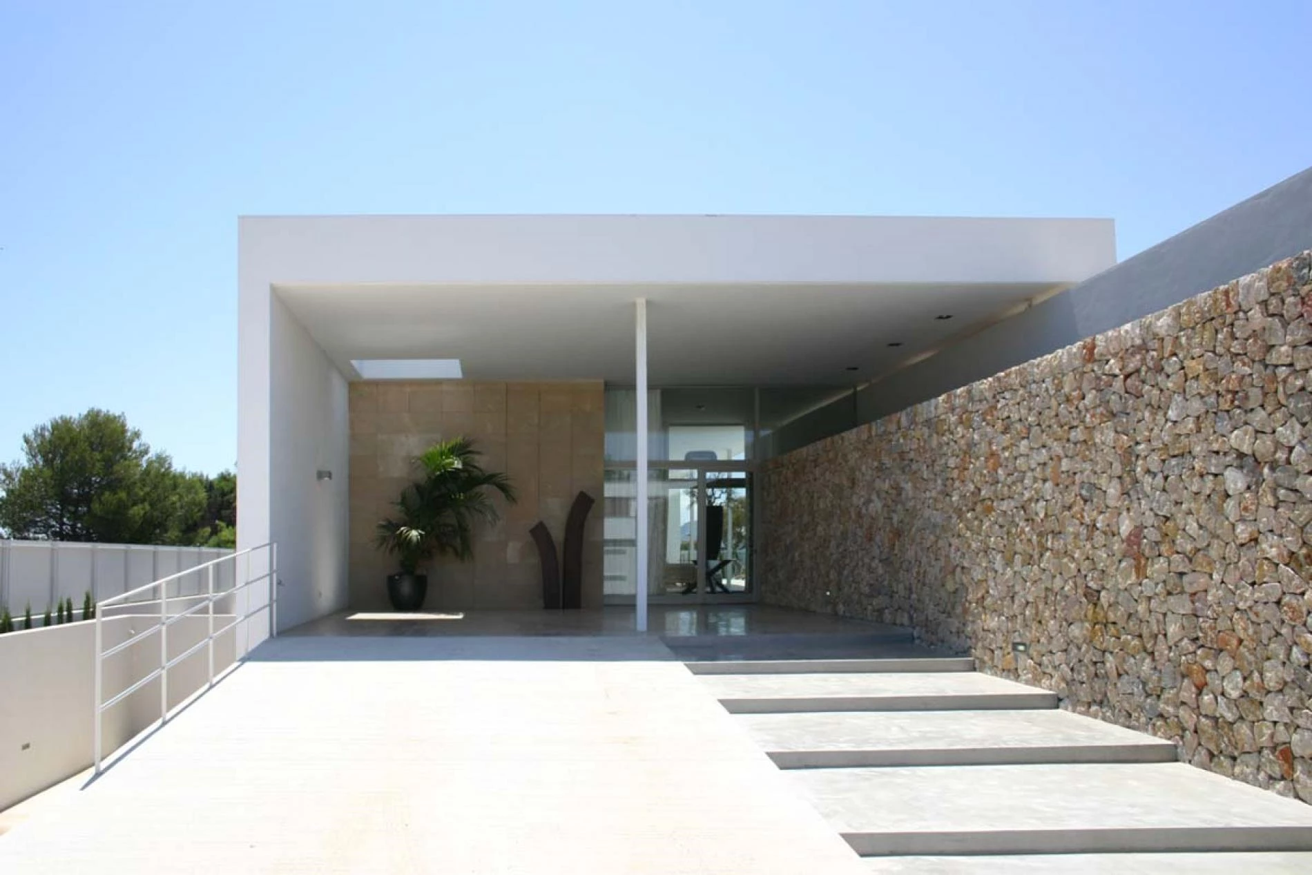 L4 HOUSE