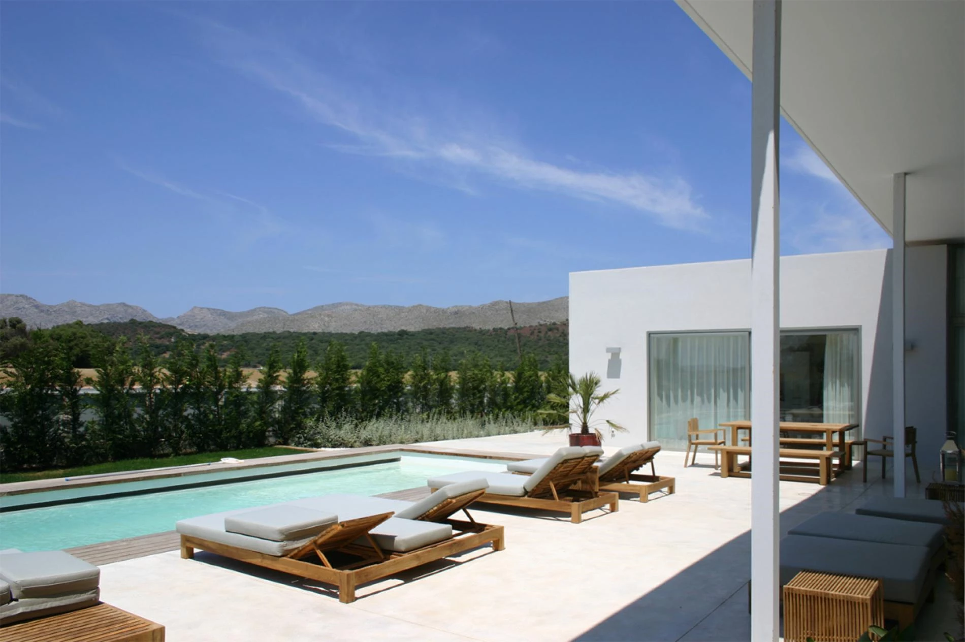 L4 HOUSE