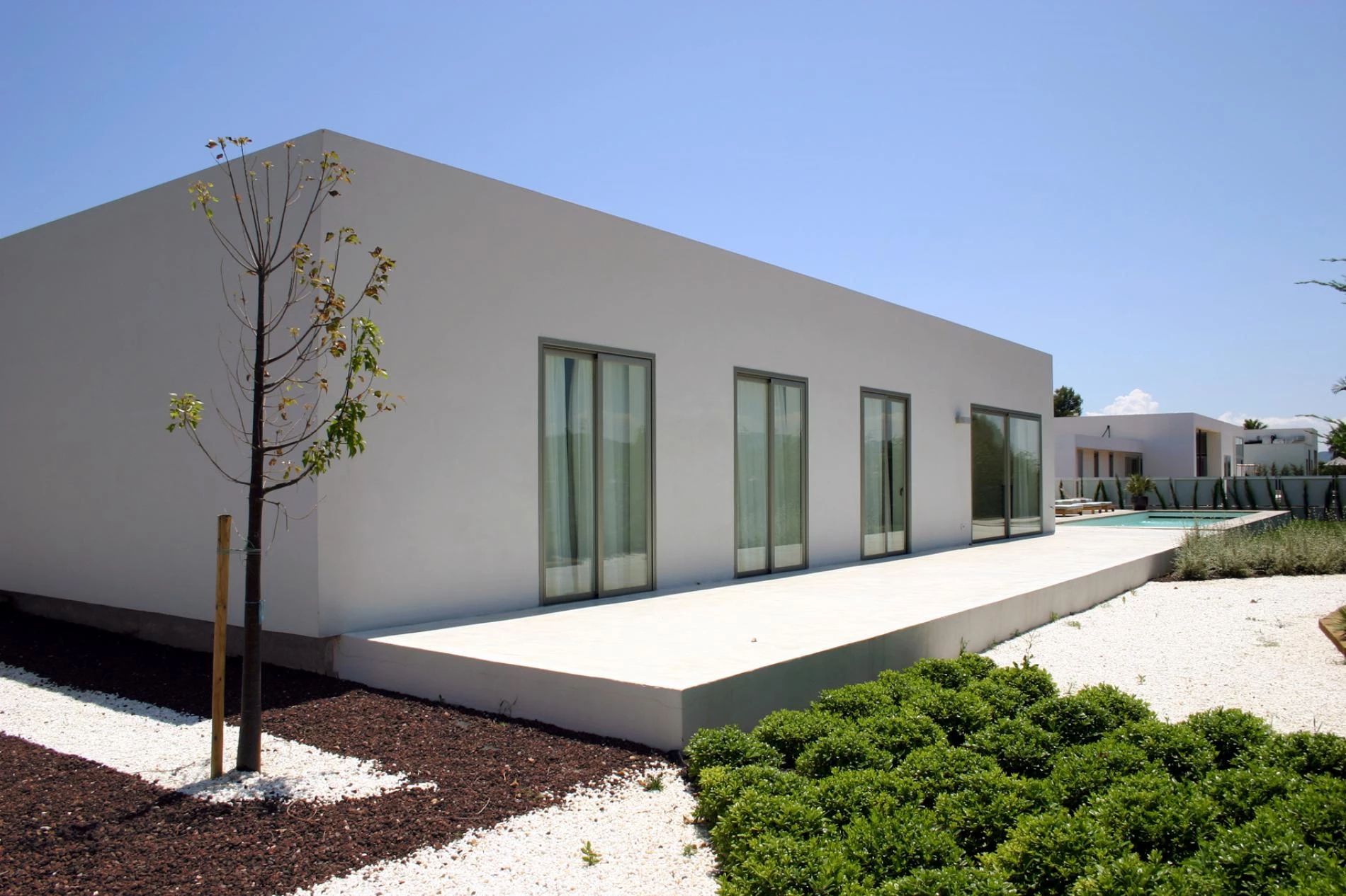L4 HOUSE