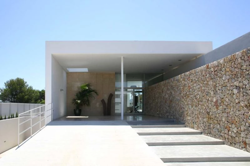 L4 HOUSE