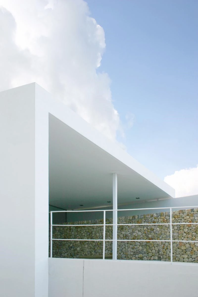 L4 HOUSE