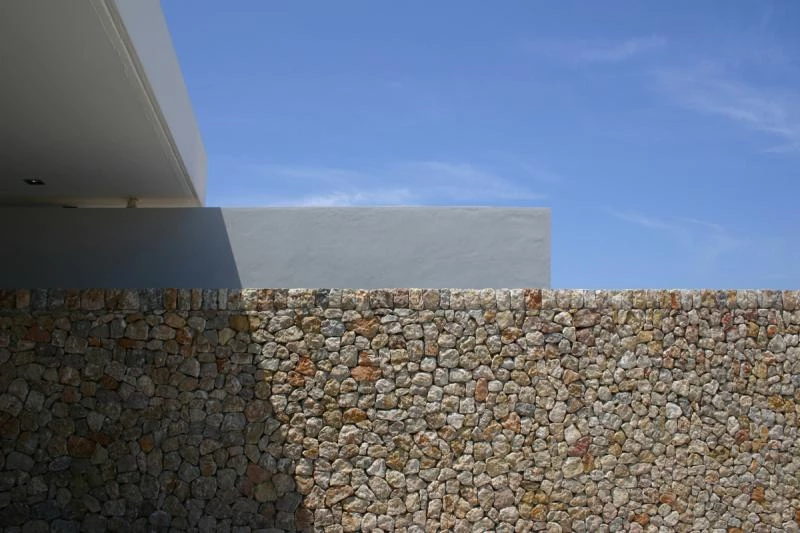 L4 HOUSE